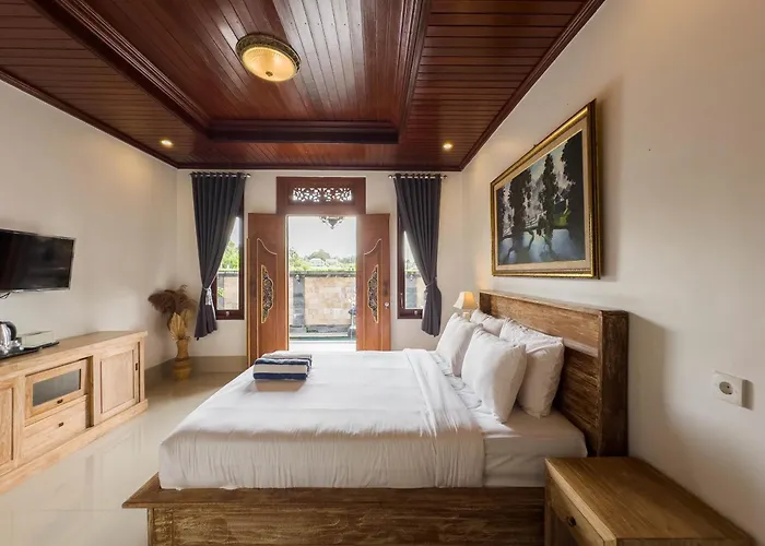 Tiara Hotel *