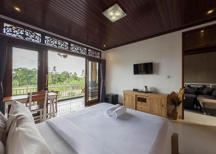 Tiara Hotel *