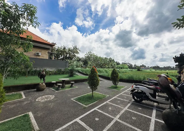 Tiara Hotel *